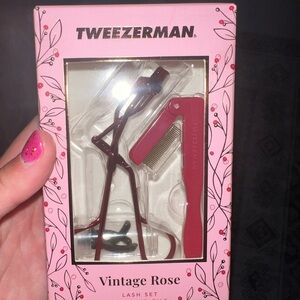 NWT Tweezerman Vintage Rose Lash Set comb and curler with extra pads